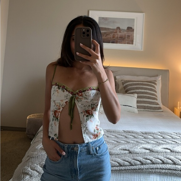 Princess Polly Tops - Princess Polly floral ringa rosey top